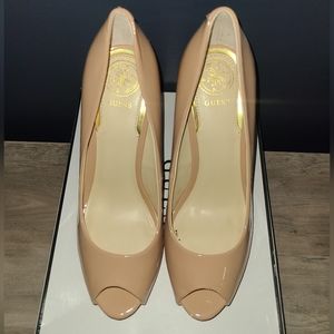 Guess Pumps